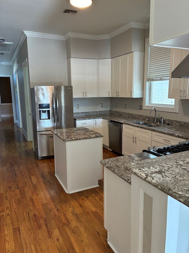 Building Photo - 117-119bottinelli