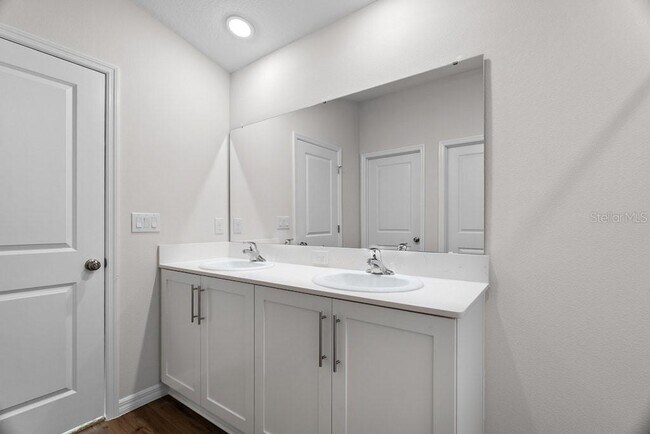 Building Photo - 36920 Sagemoor Dr