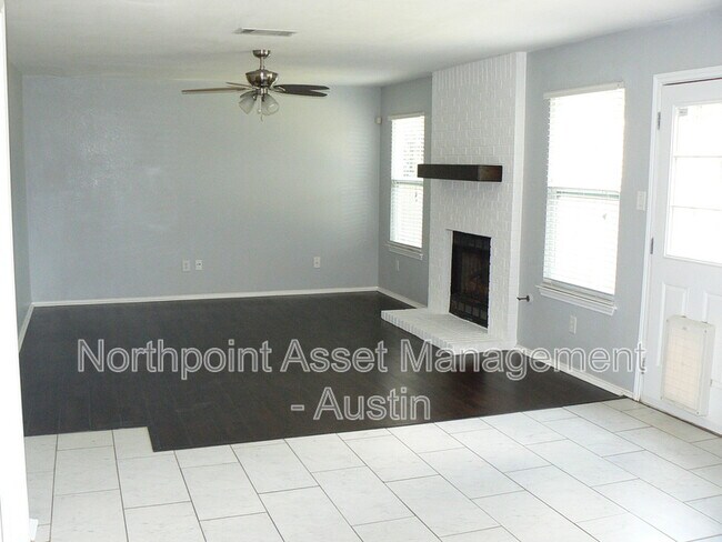 Building Photo - 1701 Yucca Ln