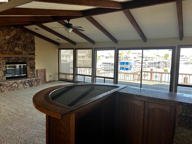 Building Photo - 5593 Drakes Dr