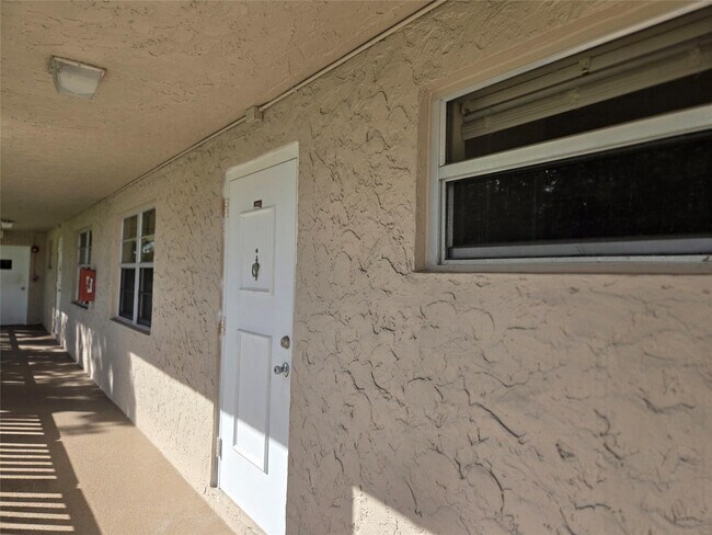 Building Photo - 1100 NW 87th Ave