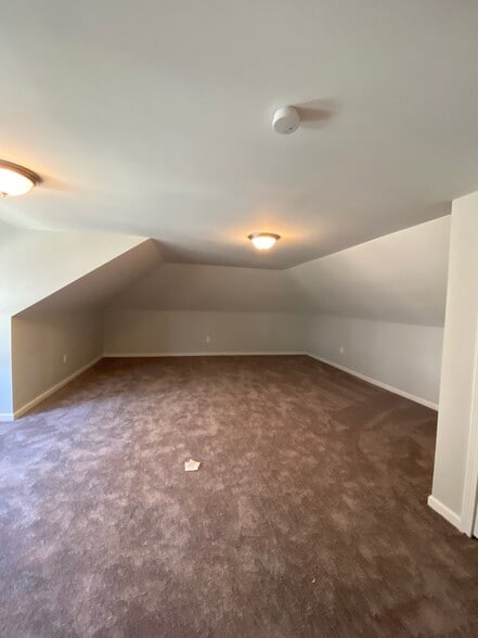 Building Photo - 24 Huxley Ave