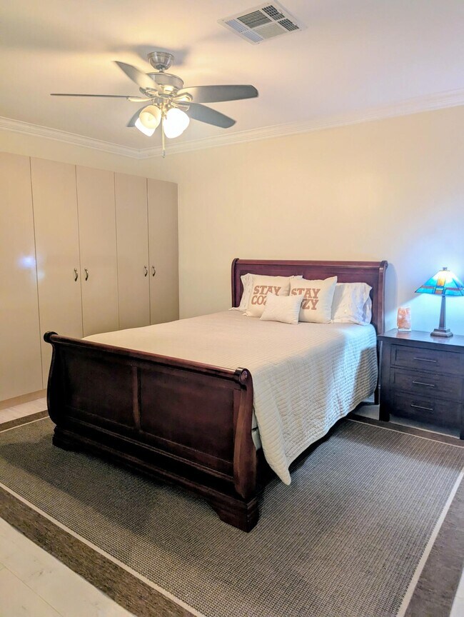 Building Photo - 708 Rambling Dr Cir