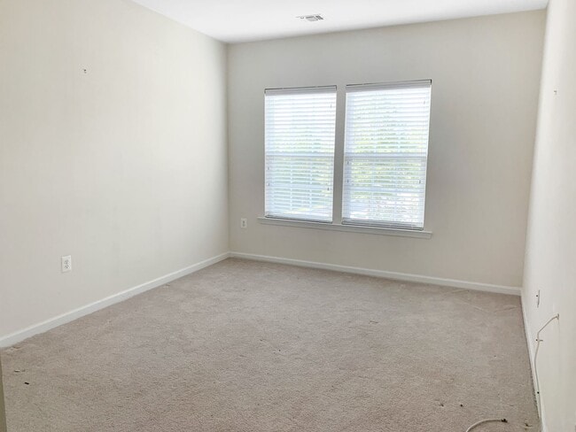 Building Photo - Beautiful & Spacious 2 Bedroom, 2 Bathroom...
