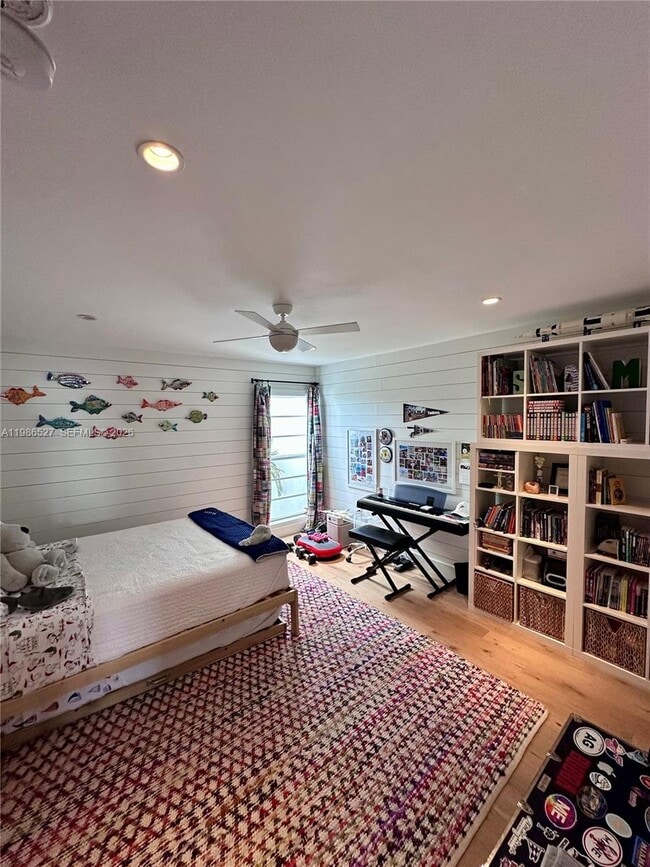 Building Photo - 166 Harbor Dr