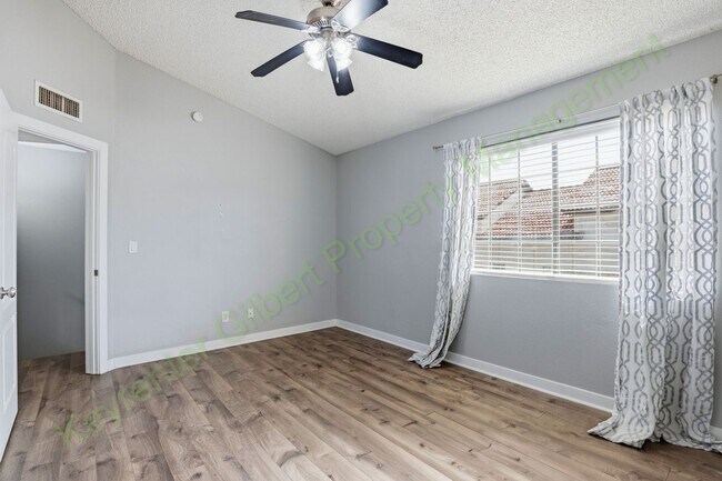 Building Photo - Charming Townhome Living in the Heart of Chandler – Community Pool & Prime Location!