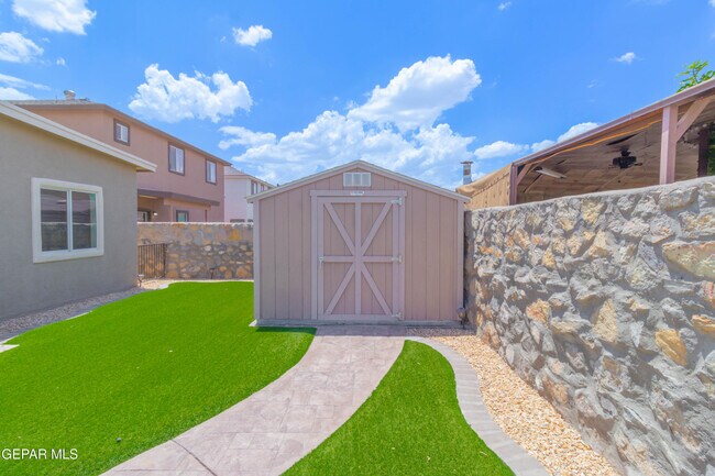 Building Photo - 12865 Little Misty Ln
