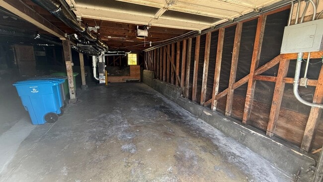 Building Photo - Epic REA - Expansive 2BD/ 1BA with Huge Garage in the Outer Mission