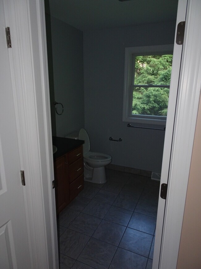 Building Photo - 182 Pearl St