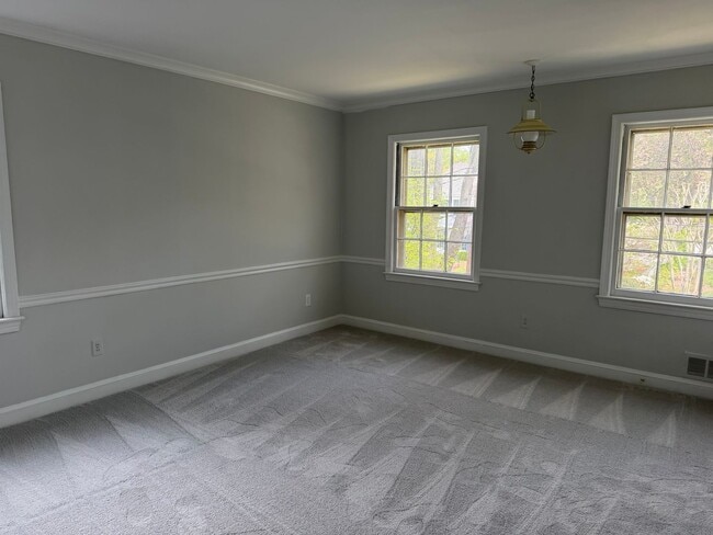Building Photo - Lovely Home In Sought After Westmoreland Hills