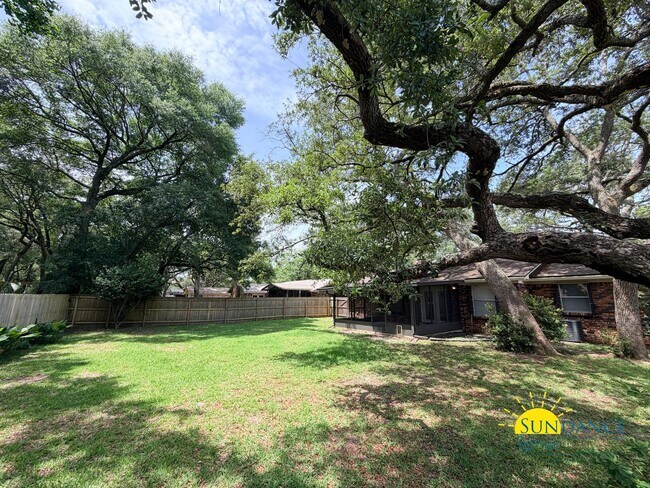 Building Photo - Comfortable 3BR Home in Fort Walton Beach Near Hurlburt Field & Eglin AFB!