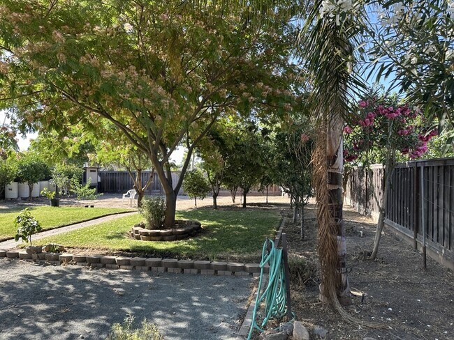 Building Photo - This stunning corner home offers 4 spaciou...
