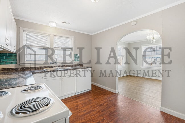 Building Photo - 2225 N Chautauqua St