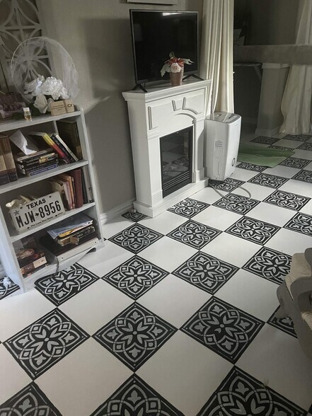 Building Photo - 5726 Lincoln Ave