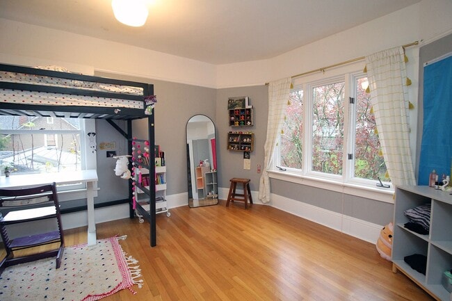 Building Photo - 3309 NW Thurman St