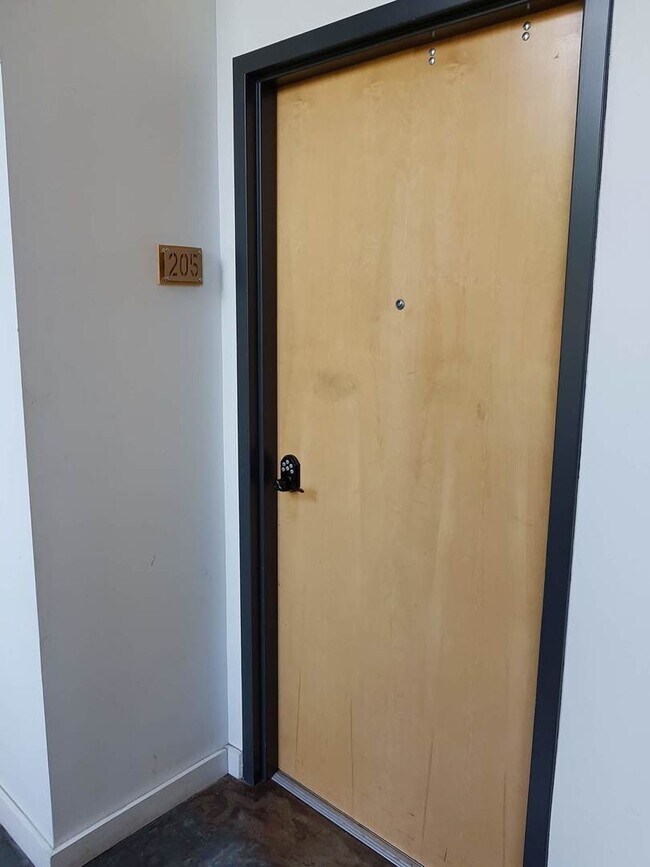 Building Photo - Available NOW- 1-Bd/1Ba in Werthan Lofts