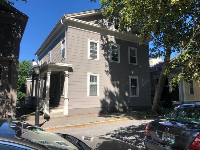 Primary Photo - 134 Benefit St