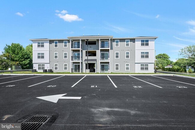 Building Photo - 1000 COLBY Ln
