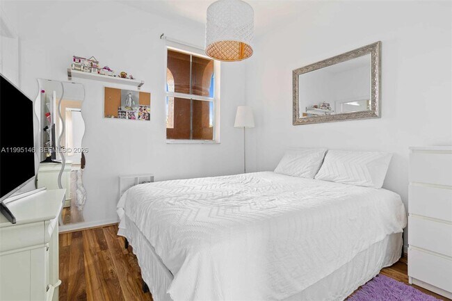 Building Photo - 970 SW 144th Ave