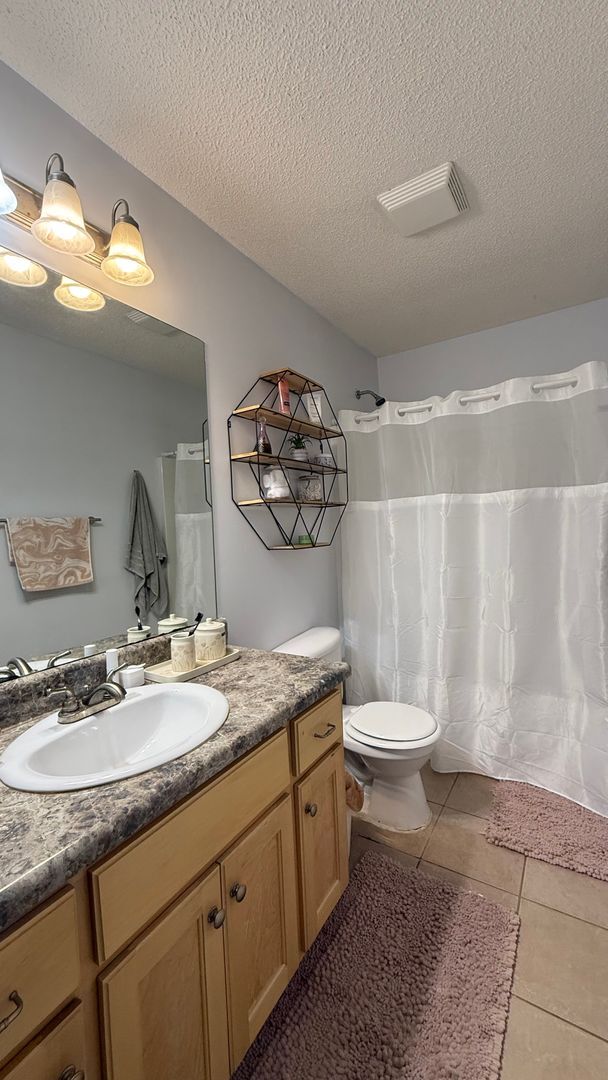 Building Photo - For Rent – Fully Furnished 3 Bedroom, 2 Ba...