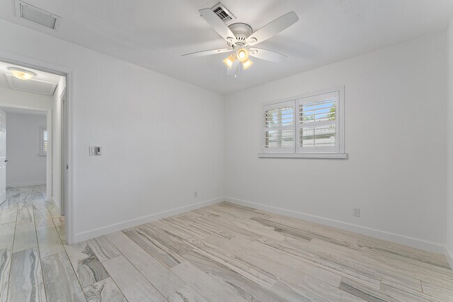 Building Photo - 130 Gulfstream Rd