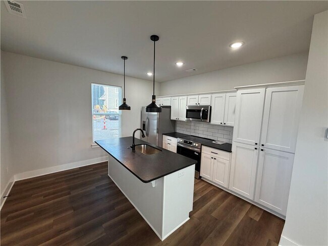 Building Photo - 1043 S Laramie Hts