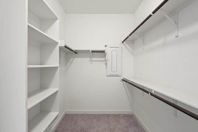 Building Photo - 15100 Forum Ave