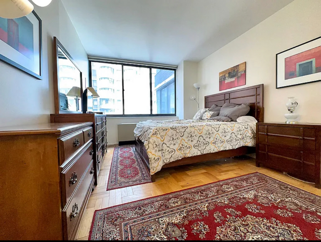 Building Photo - 62 W 62nd St
