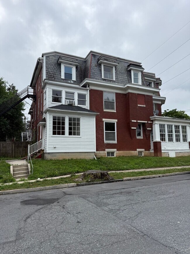 Building Photo - 49 W Commerce St
