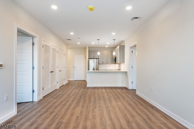 Building Photo - 515 Union Blvd