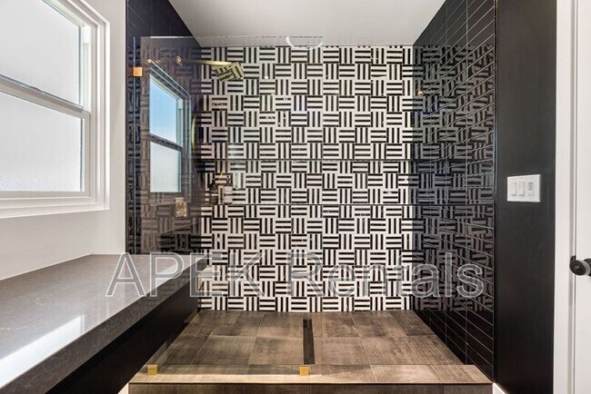 Building Photo - 2325 N Girasol Ave