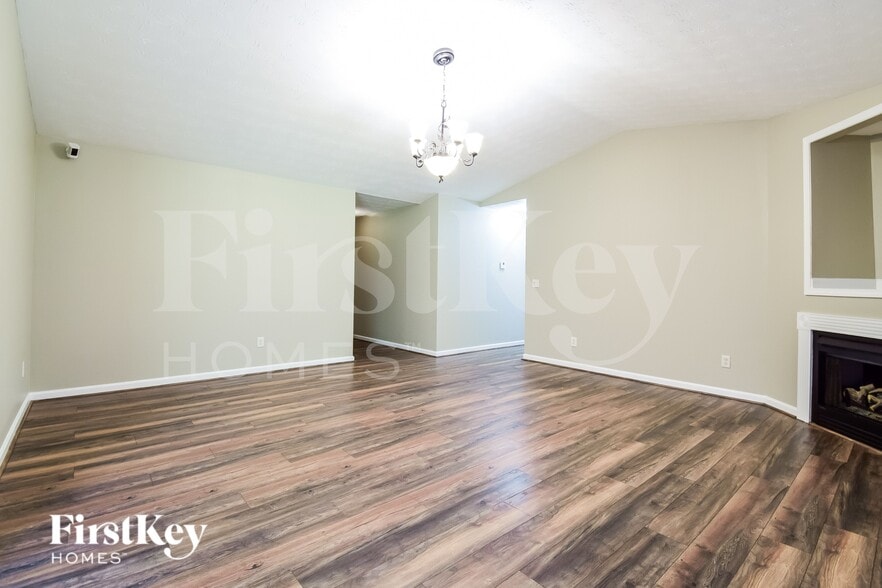 Building Photo - 738 Trickle Ln