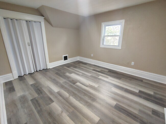 Building Photo - 1208 Revell Ave