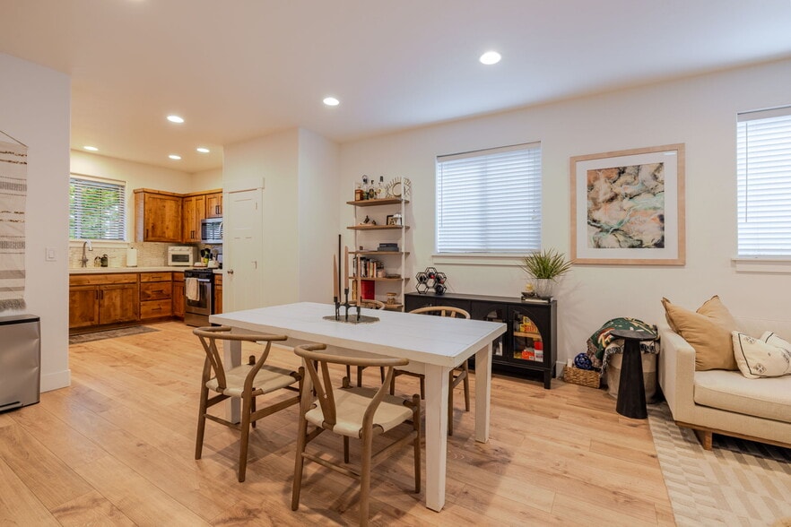 Building Photo - 63121 De Haviland Ct