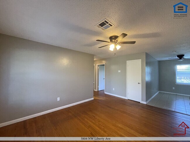 Building Photo - 5804 NW Liberty Ave