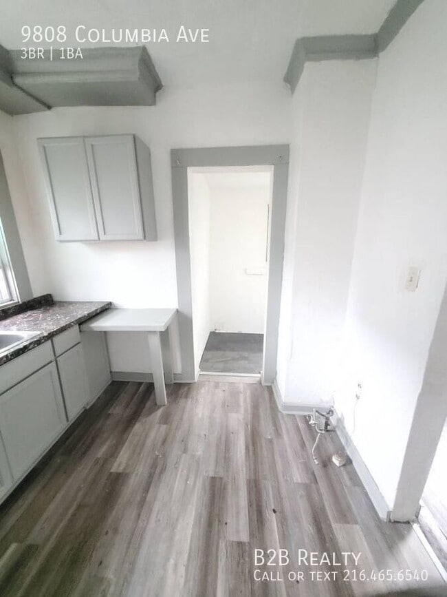 Building Photo - 9808 Columbia Ave