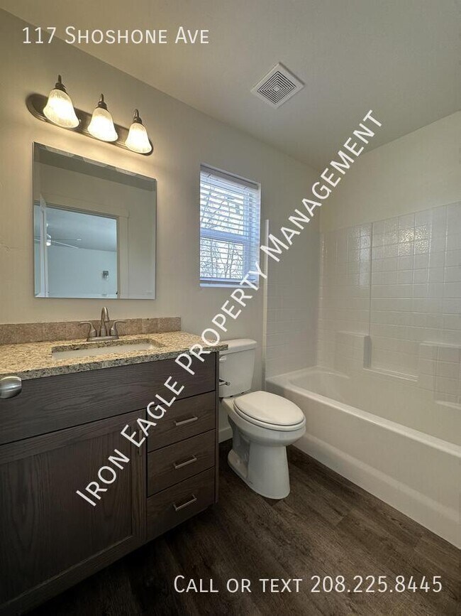 Building Photo - 117 Shoshone Ave