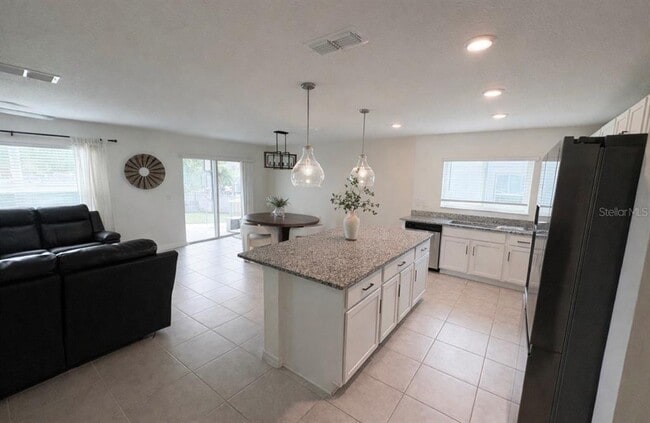 Building Photo - 433 Summer Grv Ln