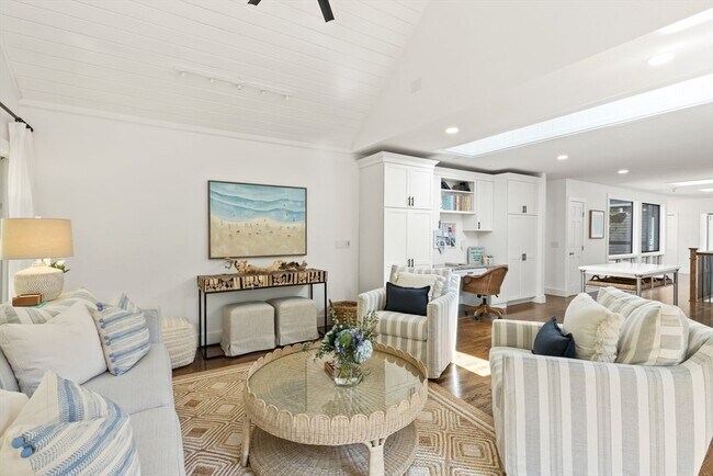 Building Photo - 65 Starboard Ln