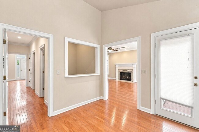 Building Photo - 3535 Claridge Dr NE