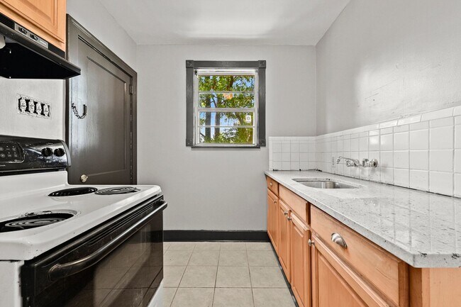 Building Photo - 608 Carol Marie Dr