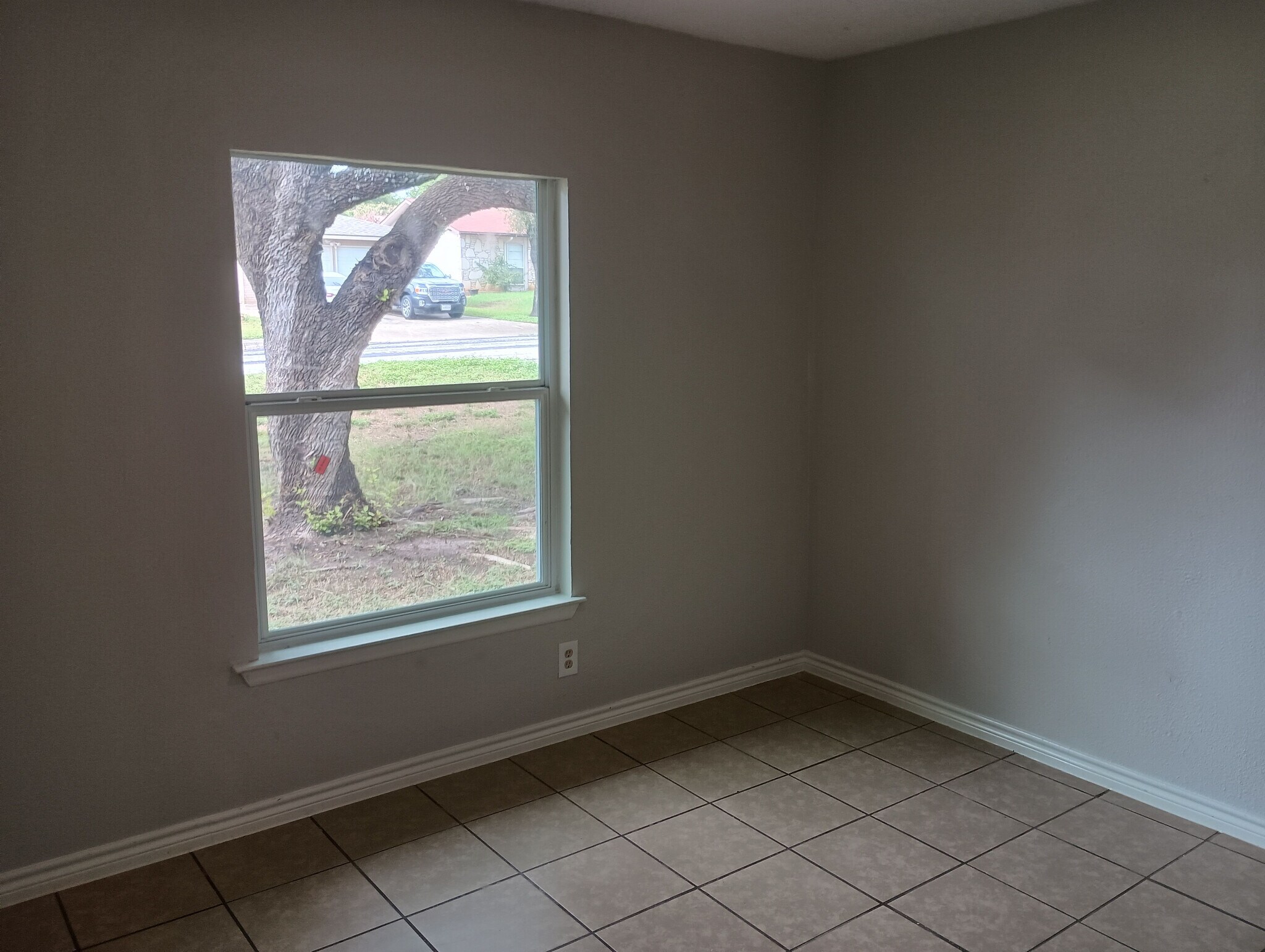 Building Photo - Room in House on Bounty Dr