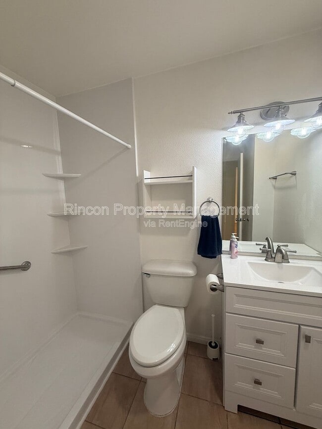 Building Photo - 236 E Surfside Dr