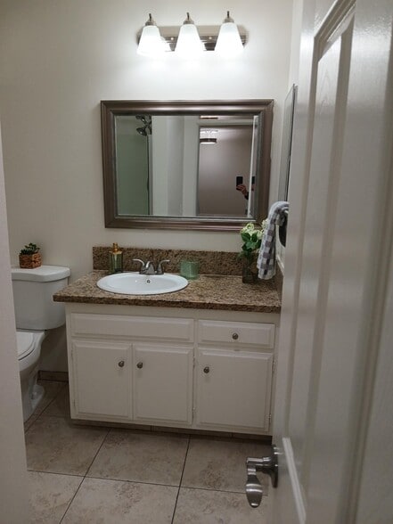 Building Photo - 851 Amigos Way