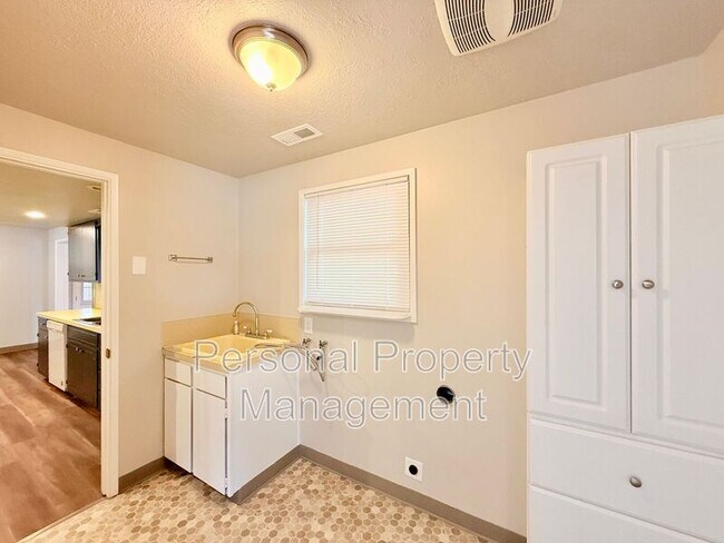 Building Photo - 4603 NE 122nd Ave