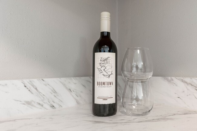 Building Photo - The Garland Bleu 3 bedroom home (Furnished)