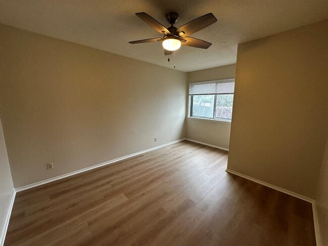 Building Photo - 5802 Emerald Forest Dr