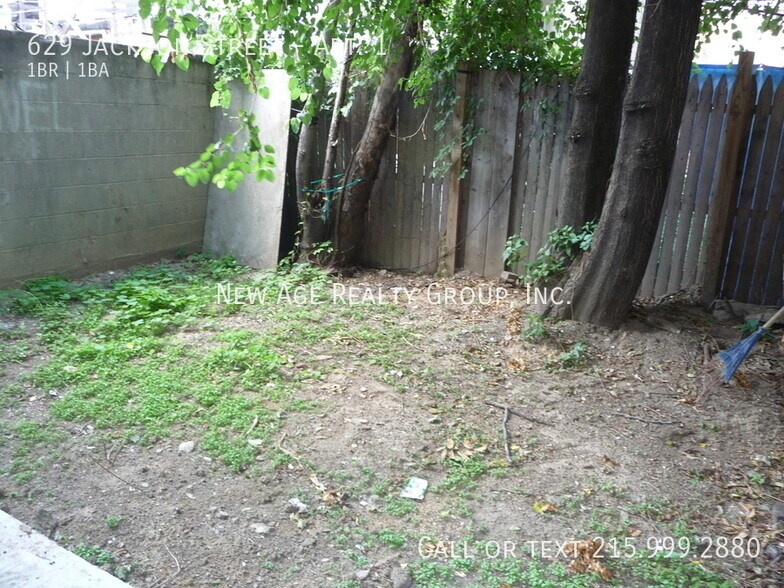 Building Photo - 629 Jackson St