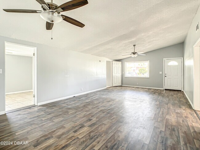 Building Photo - 152 Ponce De Leon Dr
