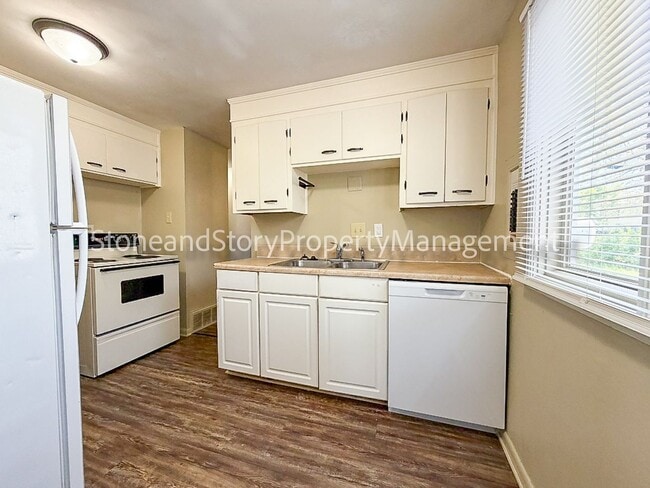 Building Photo - 3 bedroom 1.5 bath near 17th & Fairlawn